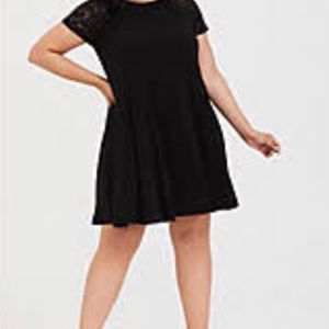 TORRID : BLACK LACE SLEEVE ILLUS SKIRT skater dress Size 0.